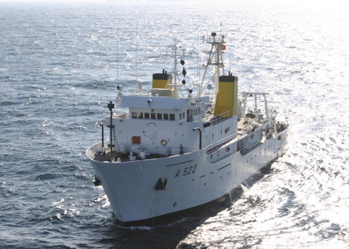 Levantamento hidrográfico da bacia de Bissau revela cinco navios naufragados