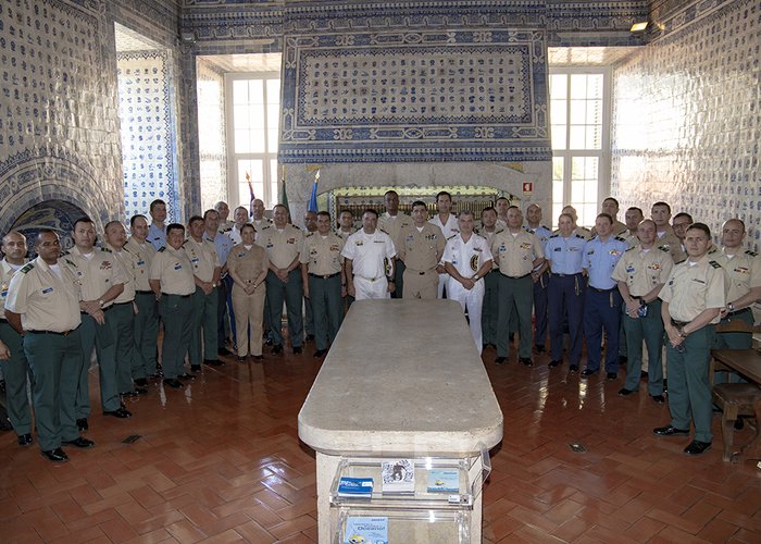 Instituto Hidrográfico recebe a Visita do Curso de Estado-Maior da Escola Superior de Guerra da Colômbia