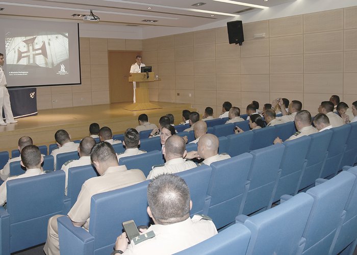 Instituto Hidrográfico recebe a Visita do Curso de Estado-Maior da Escola Superior de Guerra da Colômbia