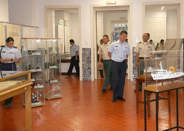 Instituto Hidrográfico recebe a Visita do Curso de Estado-Maior da Escola Superior de Guerra da Colômbia