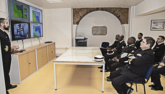 Instituto Hidrográfico recebe a visita da Delegação da Marinha de Guerra de Angola