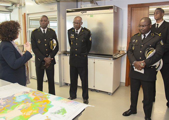 Instituto Hidrográfico recebe a visita da Delegação da Marinha de Guerra de Angola