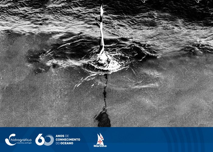 Flutuador empregado na medição de correntes