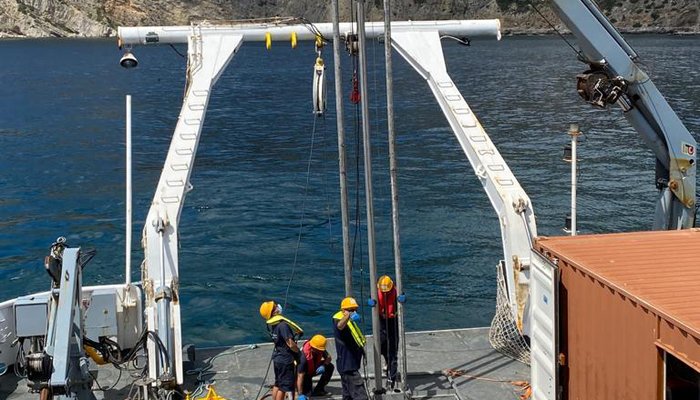 A campanha hidro-oceanográfica do NRP Almirante Gago Coutinho prossegue a caminho da recolocação da boia oceânica de Faro