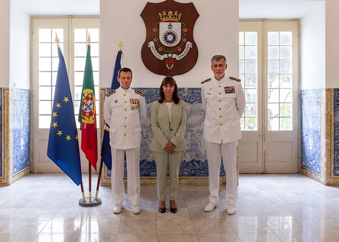 Ministra da Defesa Nacional visita o Instituto Hidrográfico