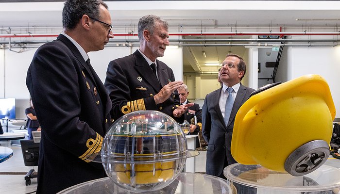 Secretário de Estado da Defesa Nacional conhece projetos do Instituto Hidrográfico