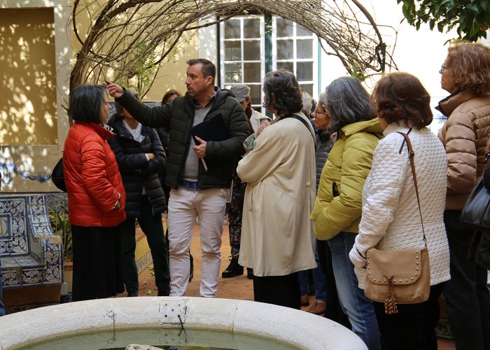 A guided tour by the courtyard of the former Trinitary Convent
