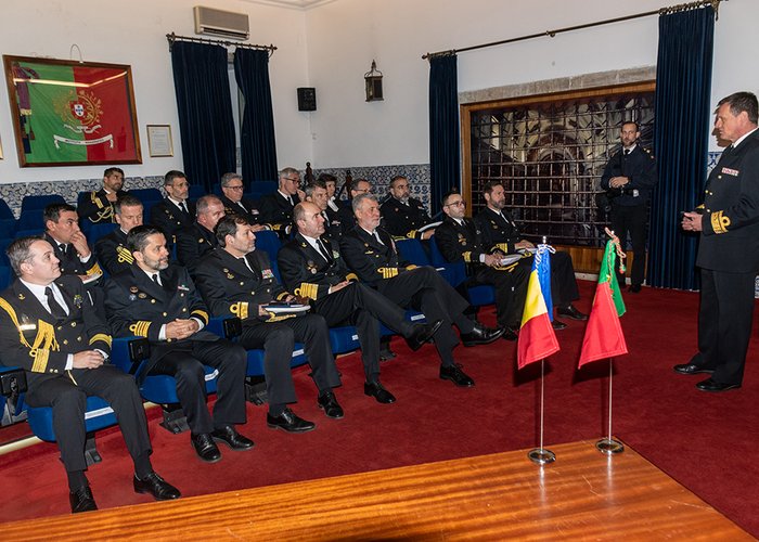 Chefe das Forças Navais da Roménia visita o Instituto Hidrográfico