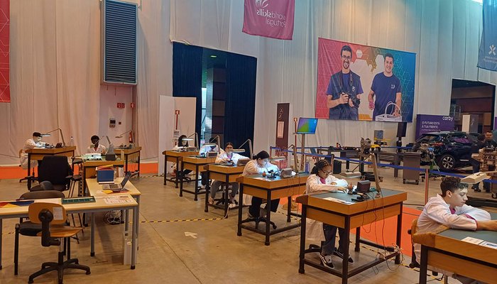 Mestre relojoeiro do Instituto Hidrográfico é jurado do WorldSkills Portugal