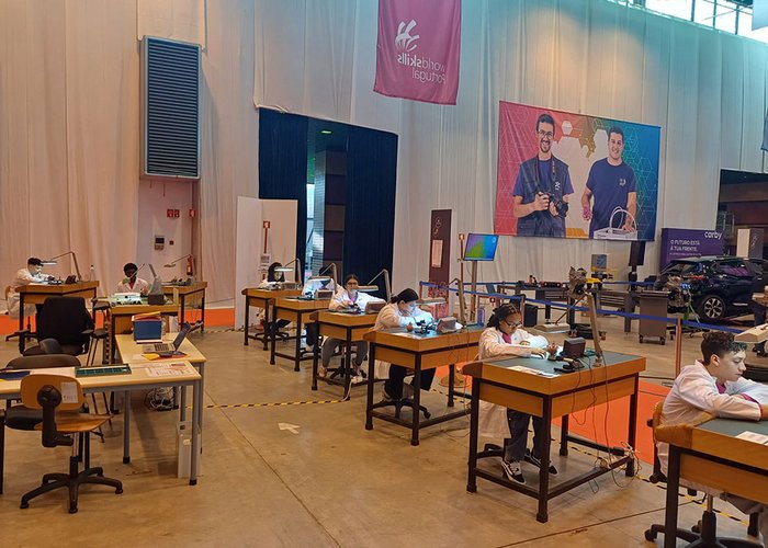 Mestre relojoeiro do Instituto Hidrográfico é jurado do WorldSkills Portugal