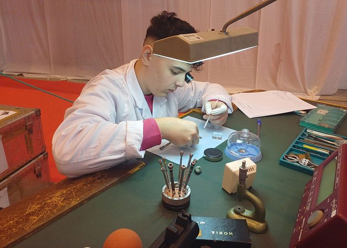 Mestre relojoeiro do Instituto Hidrográfico é jurado do WorldSkills Portugal