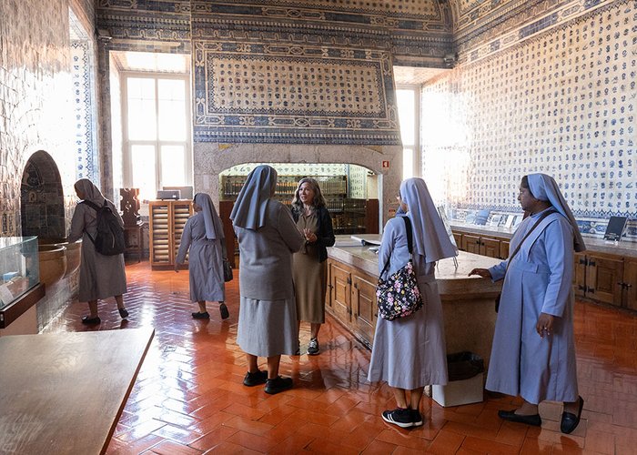 Instituto Hidrográfico recebe visita de sete Irmãs da Congregação Franciscana