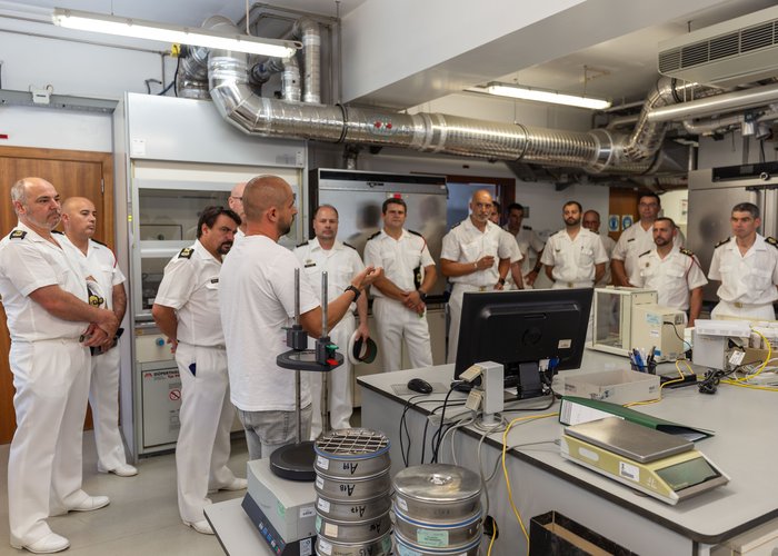 Curso de Promoção a Sargento-chefe visita o Instituto Hidrográfico