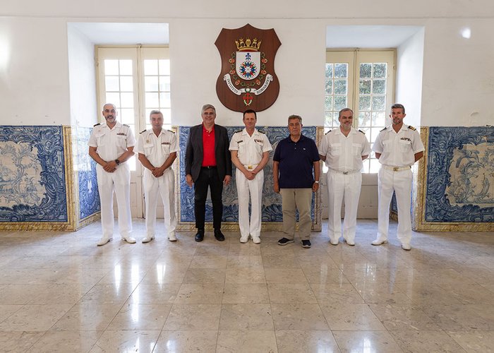 Presidente da Câmara do Seixal visita o Instituto Hidrográfico