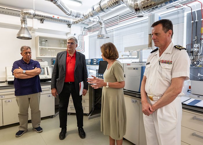 Presidente da Câmara do Seixal visita o Instituto Hidrográfico