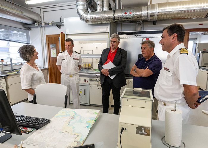 Presidente da Câmara do Seixal visita o Instituto Hidrográfico