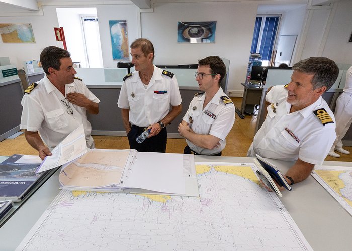 Instituto Hidrográfico recebe visita da delegação do SHOM