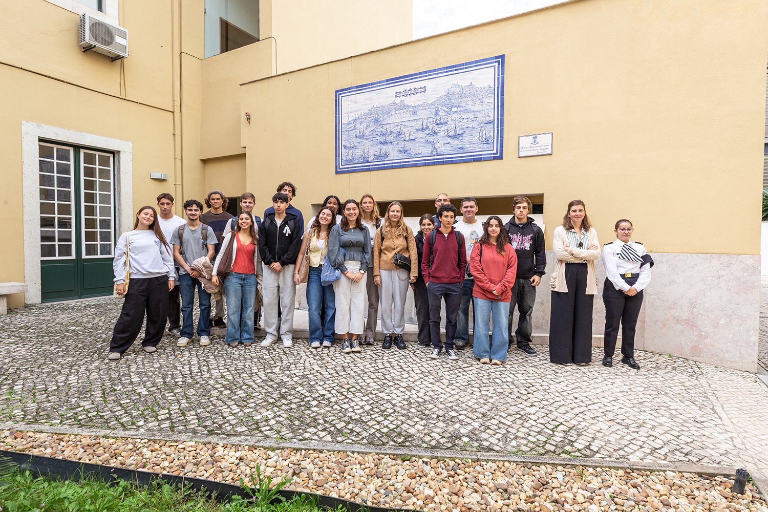 Instituto Hidrográfico recebe a visita dos alunos da Universidade Nova SBE