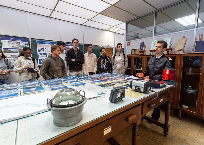 Hydrographic Institute welcomes students from the Infante D. Henrique Nautical School