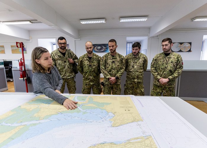 Instituto Hidrográfico recebe visita do Curso de Informação Cartográfica 2026 do CIGeoE