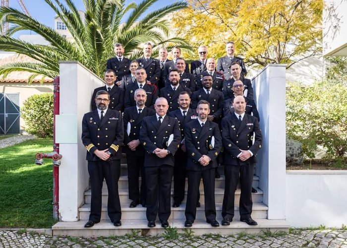 Curso de Promoção a Sargento-chefe visita o Instituto Hidrográfico