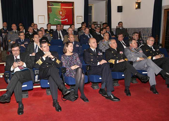 Almirante SACT visita o Centro de Excelência nacional na área do GEOMETOC marítimo