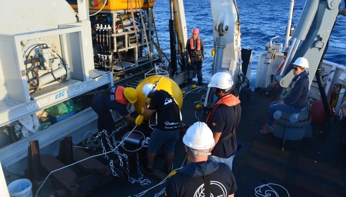 Amarração oceanográfica fixa