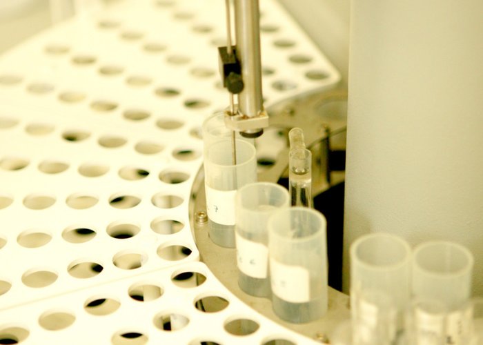 Autoanalisador de fluxo segmentado (SFA) para análise de nutrientes na matriz água.