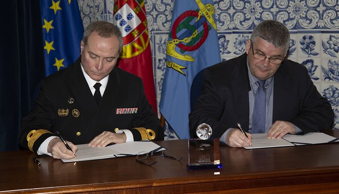 CALM Carlos Ventura Soares (esquerda) e Prof. Doutor Joaquin Hernández Brito