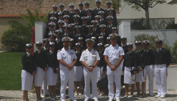 Cadetes italianos visitam o Instituto Hidrográfico