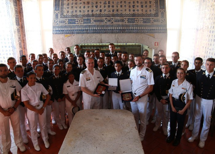 Cadetes italianos visitam o Instituto Hidrográfico