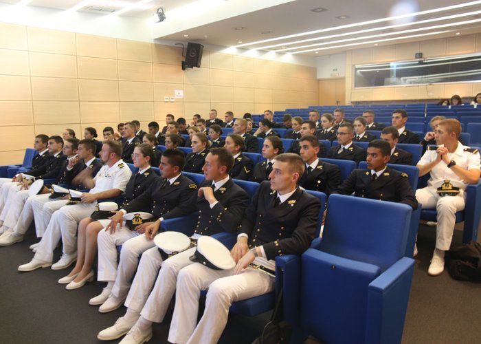 Cadetes italianos visitam o Instituto Hidrográfico