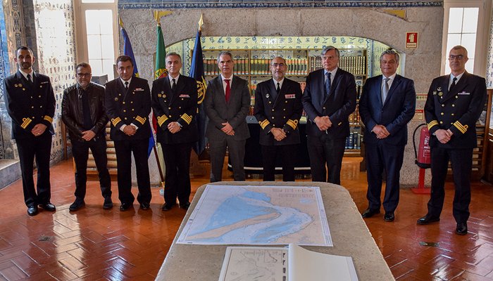 Celebração do contrato entre o IH e a Administração dos Portos de Setúbal e Sesimbra
