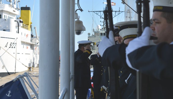 Cerimónia de entrega do comando do NRP Almirante Gago Coutinho