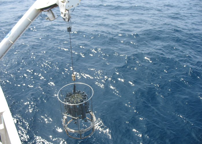 Colheita de Águas Multinível - Sistema CTD/Rosette