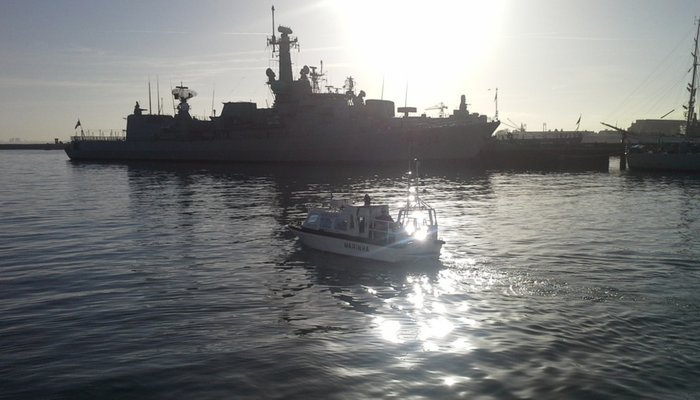 Embarcação Mergulhão a largar da Base Naval de Lisboa.