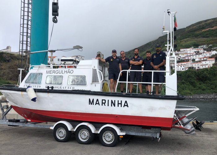 Equipa da BH na ilha do Corvo, juntamente com o agente Penteado da Autoridade Marítima