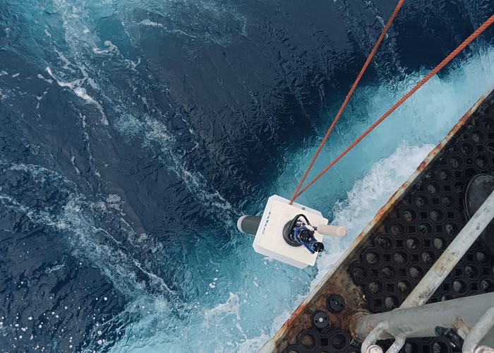 Flutuadores Argo lançados pelo IH recolhem dados ambientais na região dos Açores