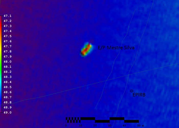 Embarcação “Mestre Silva” localizada pelo NRP Gago Coutinho com uma equipa do Instituto Hidrográfico a bordo