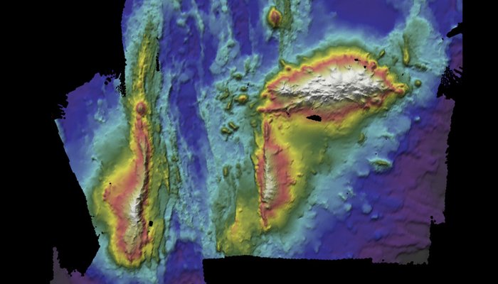 Mapa do monte submarino Gigante. É visível a separação entre as placas americana e europeia.