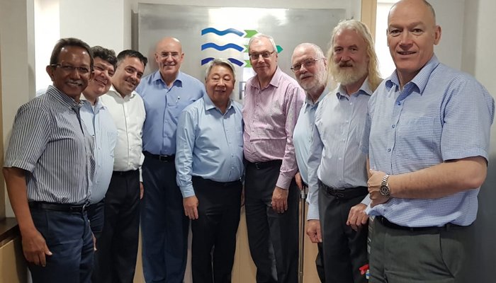Membros do IBSC participantes na reunião e o Dr. Parry Oei (hidrógrafo de Singapura).