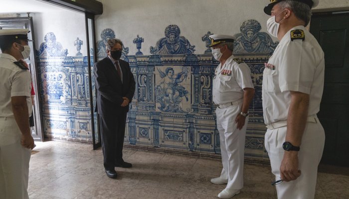 Ministro do Mar visita o Instituto Hidrográfico