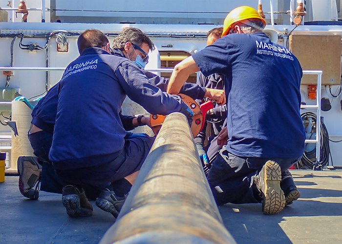 NRP Almirante Gago Coutinho termina primeira fase da campanha hidro-oceanográfica multidisciplinar