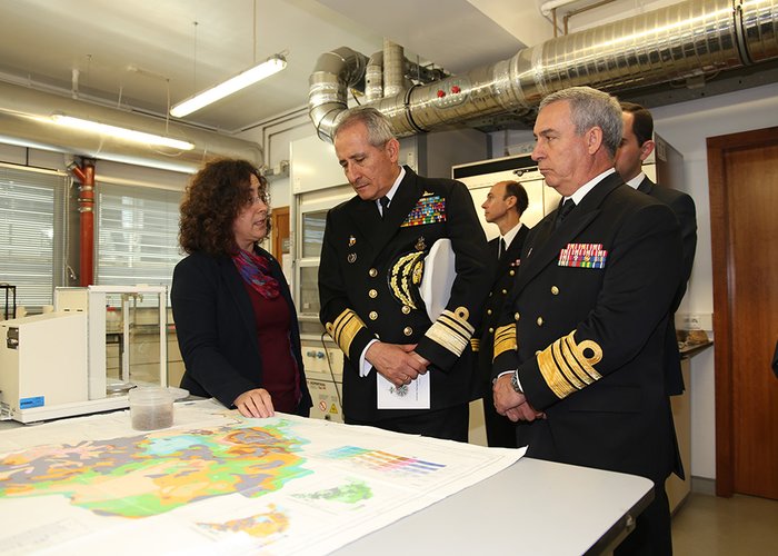 O Comandante da Armada Nacional da República da Colômbia visita o IH