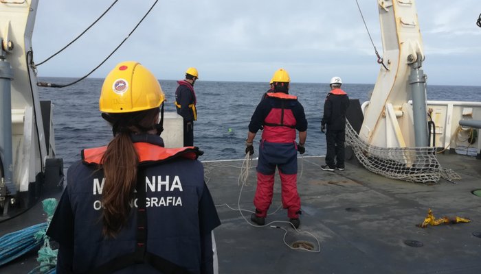 Recuperação e fundeamento de boias multiparamétricas