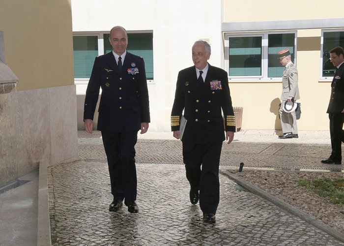 Almirante SACT visita o Centro de Excelência nacional na área do GEOMETOC marítimo