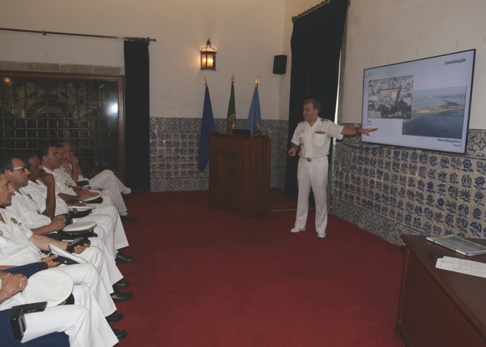 Visita do Curso Complementar de Formação Técnico-Profissional do Pessoal do Quadro da PEM