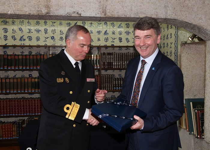 Visita do Diretor-geral do Marine Institute da Irlanda ao Instituto Hidrográfico