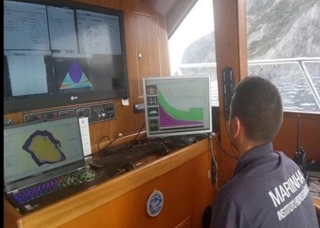 Hydrographic survey with multibeam echo-sounder near the coast