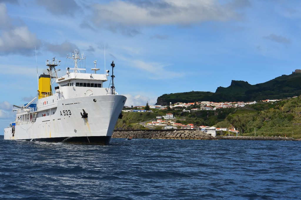 NRP “Almirante Gago Coutinho” continua na efetuar levantamentos hidrográficos